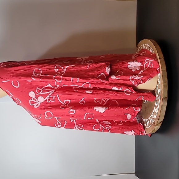 Chalet et ceci Mackenzie Top in Carmine Print ~ Crinkle Top - Picture 8 of 16